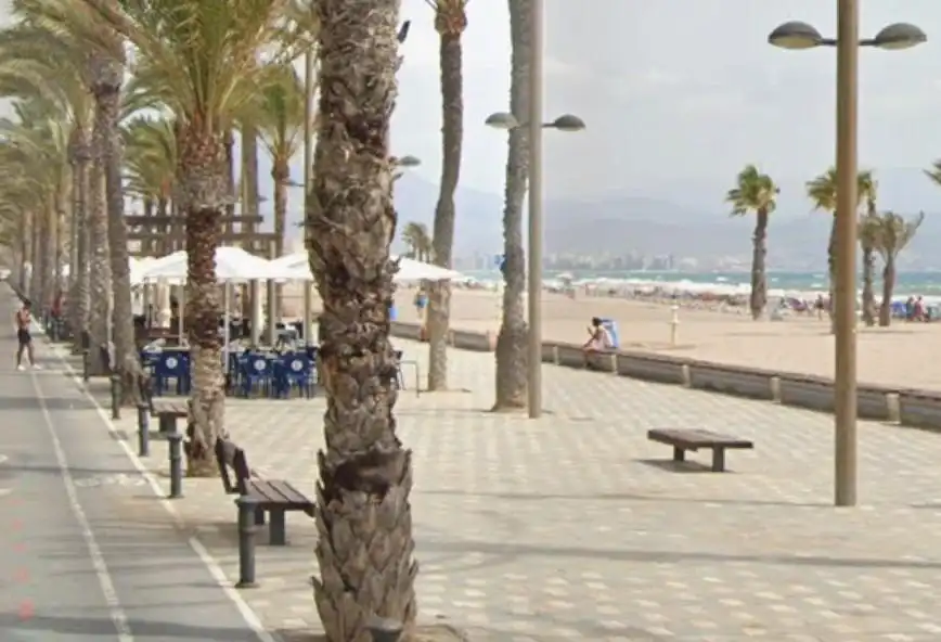 Vista exterior de Piso de alquiler en Alicante / Alacant con Terraza y Amueblado