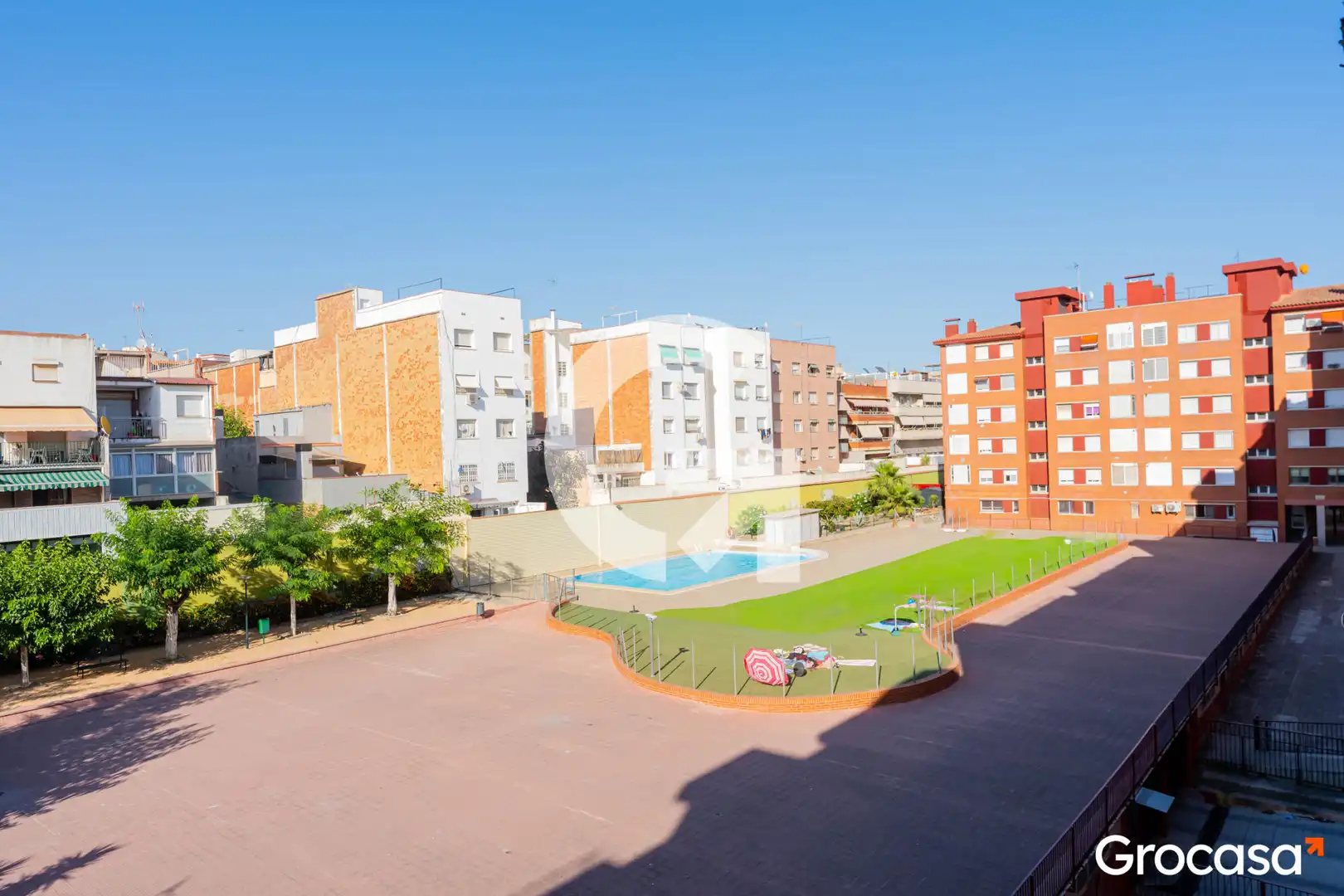 Exterior view of Flat for sale in Cornellà de Llobregat  with Air Conditioner, Heating and Balcony