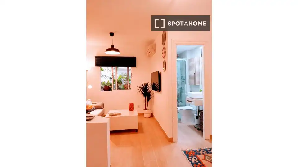 Habitación de Apartamento para compartir en Málaga con Aire acondicionado, Terraza y Amueblado