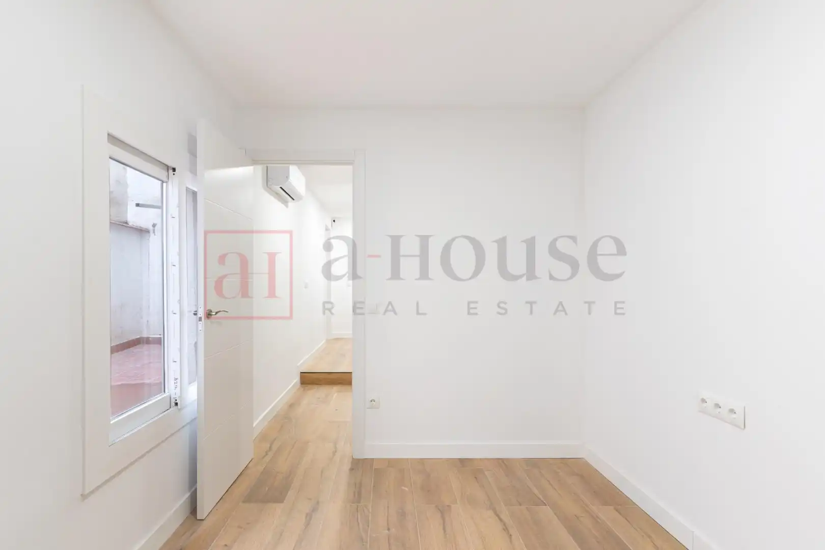 Habitación de Local en venta en Madrid con Aire acondicionado