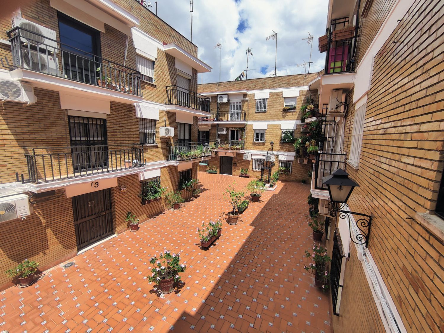 Vista exterior de Piso en venta en  Sevilla Capital con Aire acondicionado, Calefacción y Parquet