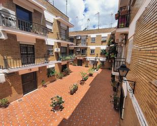 Vista exterior de Pis en venda en  Sevilla Capital amb Aire condicionat, Calefacció i Parquet