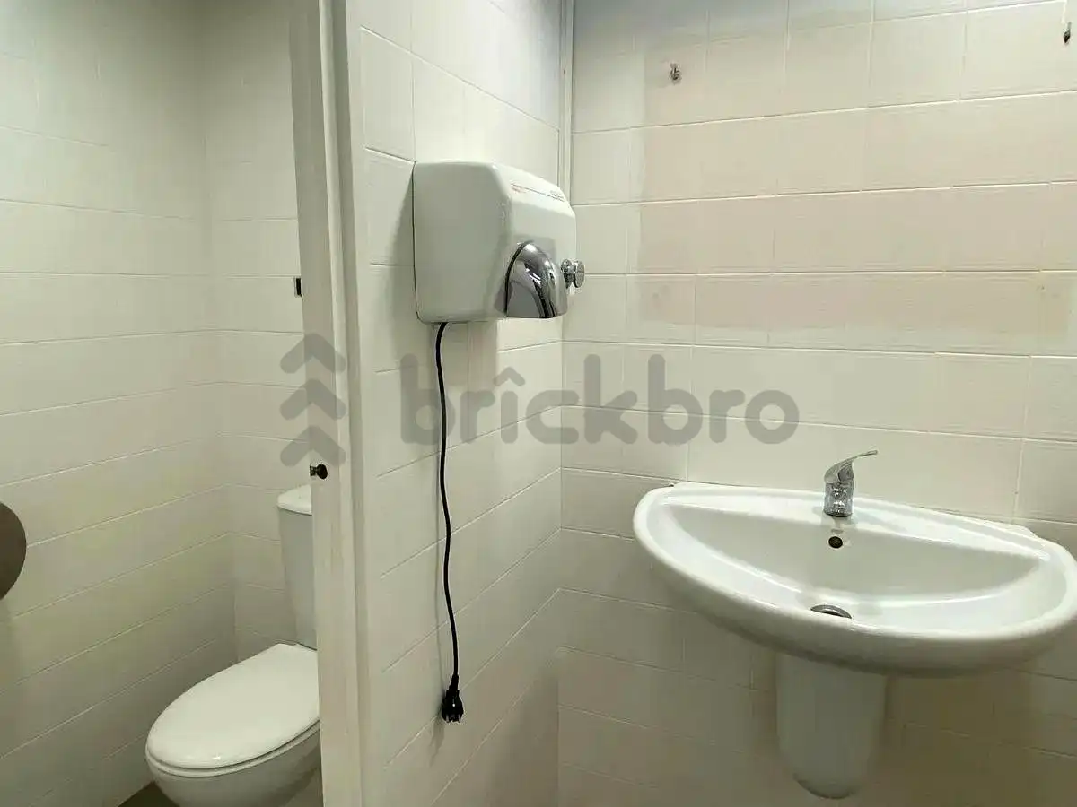 Baño de Oficina en venta en Barcelona con Aire acondicionado y Calefacción