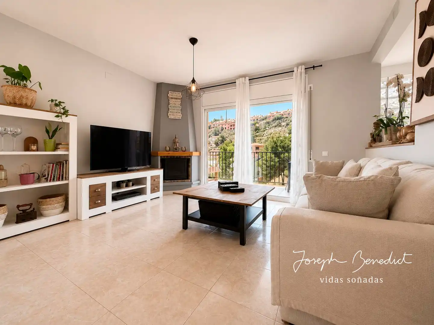Sala d'estar de Casa o xalet en venda en Calafell amb Aire condicionat, Calefacció i Jardí privat