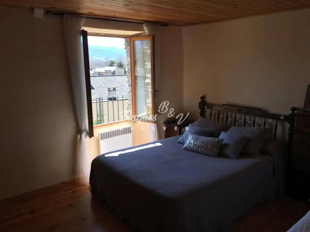 Bedroom of Flat for sale in Bourg - Madame  with Heating, Parquet flooring and Furnished