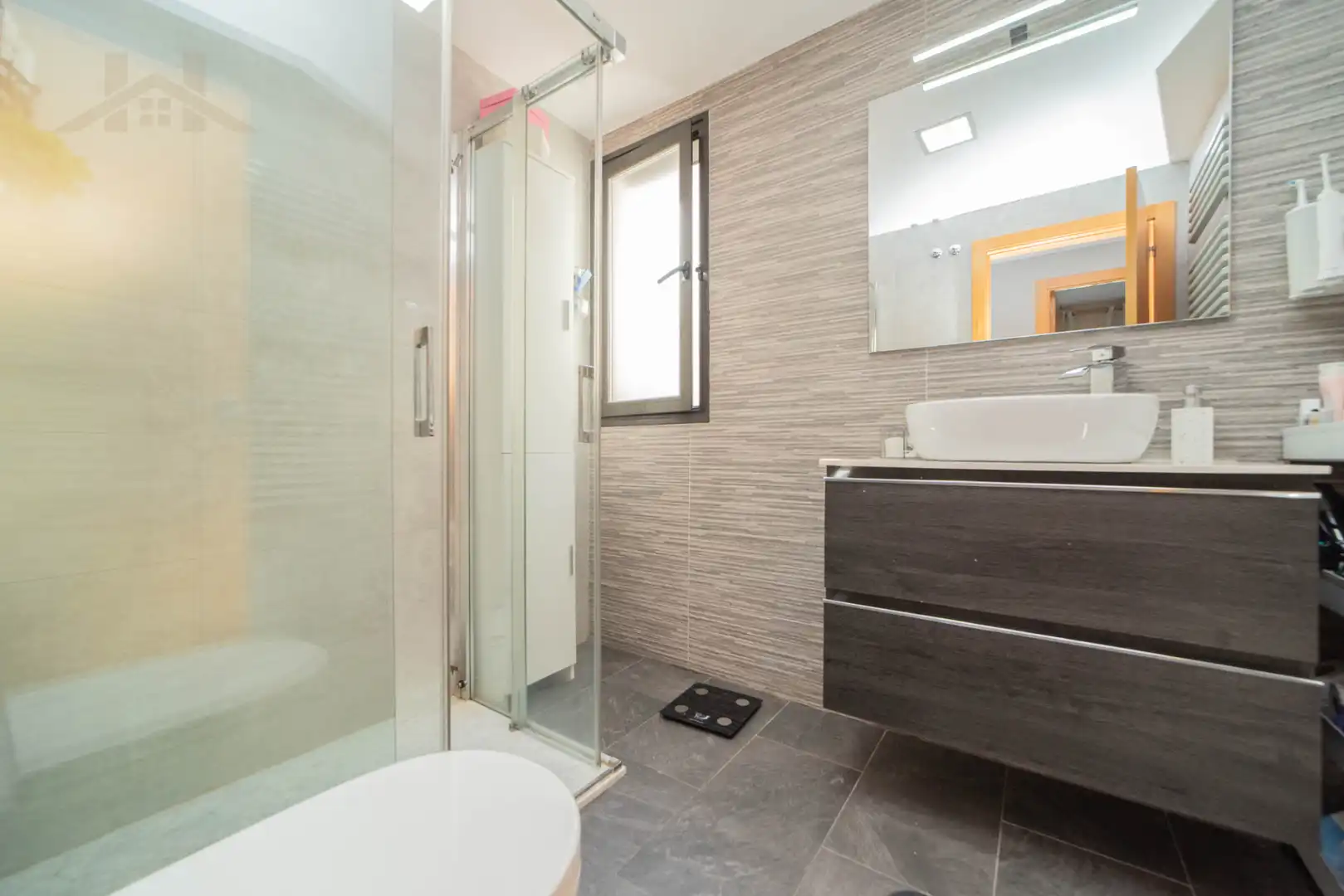 Baño de Piso en venta en Leganés con Aire acondicionado, Calefacción y Jardín privado