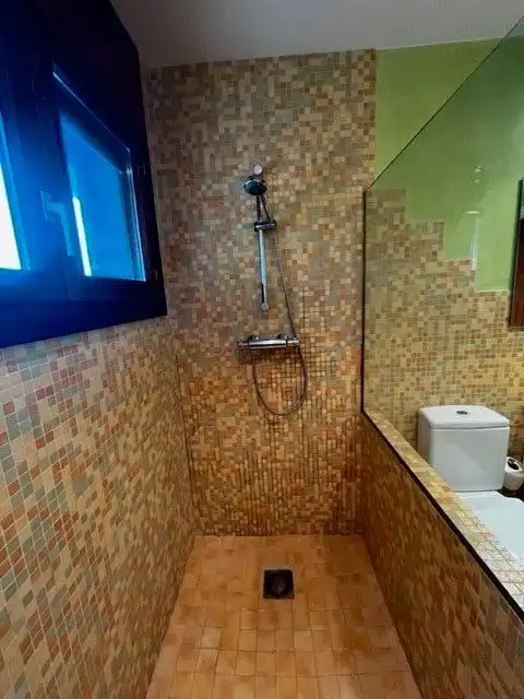 Baño de Casa o chalet en venta en Bescanó con Calefacción, Jardín privado y Parquet