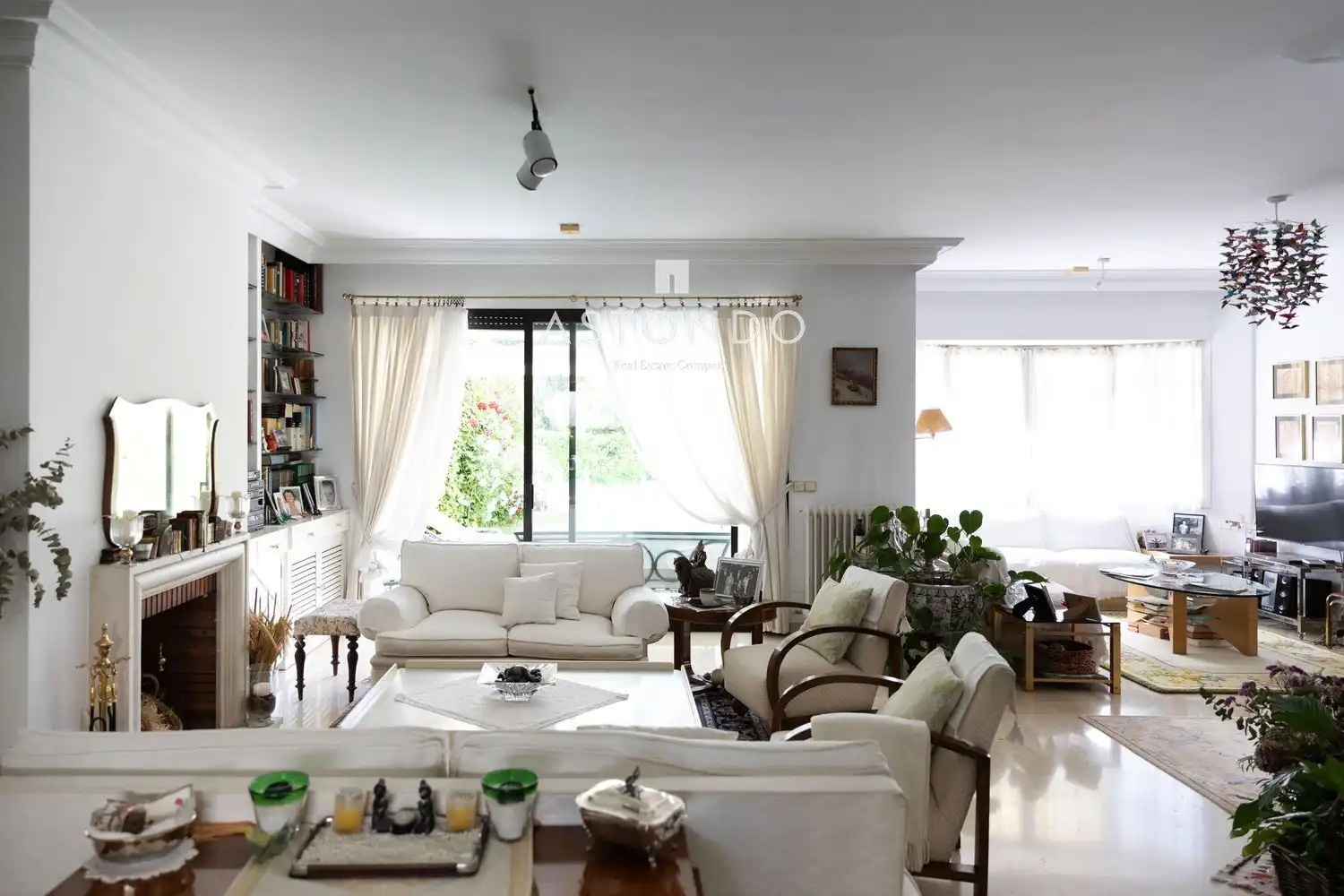 Living room of Houses for sale in Madrid  with Air Conditioner, Heating and Terrace