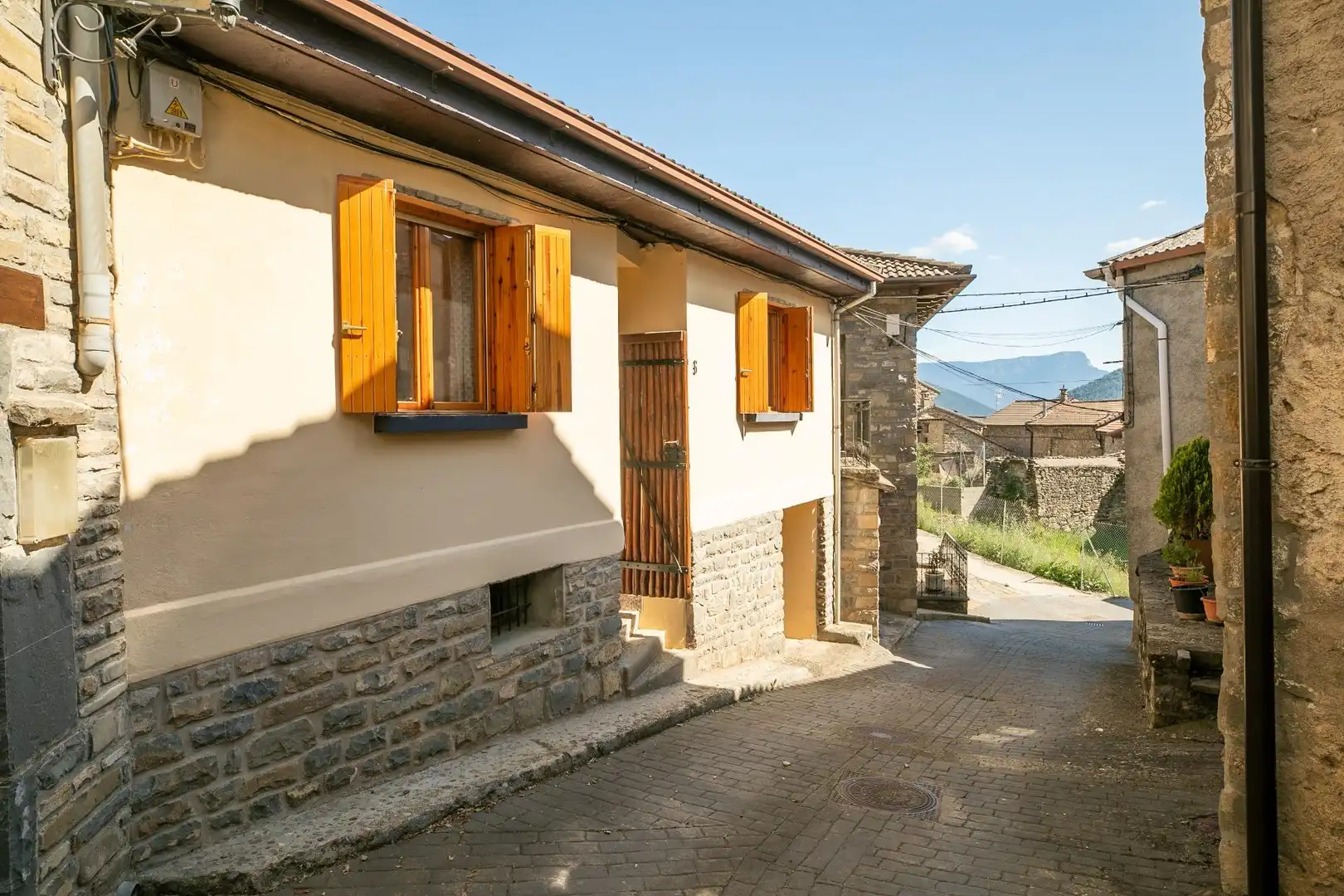 Vista exterior de Casa o xalet en venda en Castiello de Jaca amb Calefacció i Terrassa
