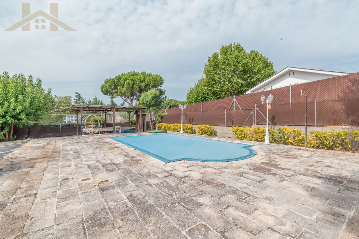 Piscina de Casa o xalet en venda en Galapagar amb Aire condicionat, Calefacció i Jardí privat
