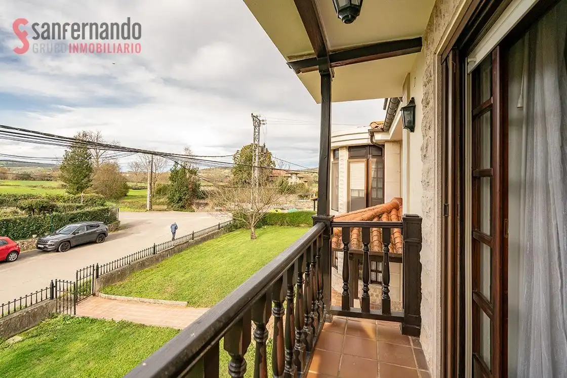 Terraza de Casa o chalet en venta en Penagos con Calefacción, Jardín privado y Parquet