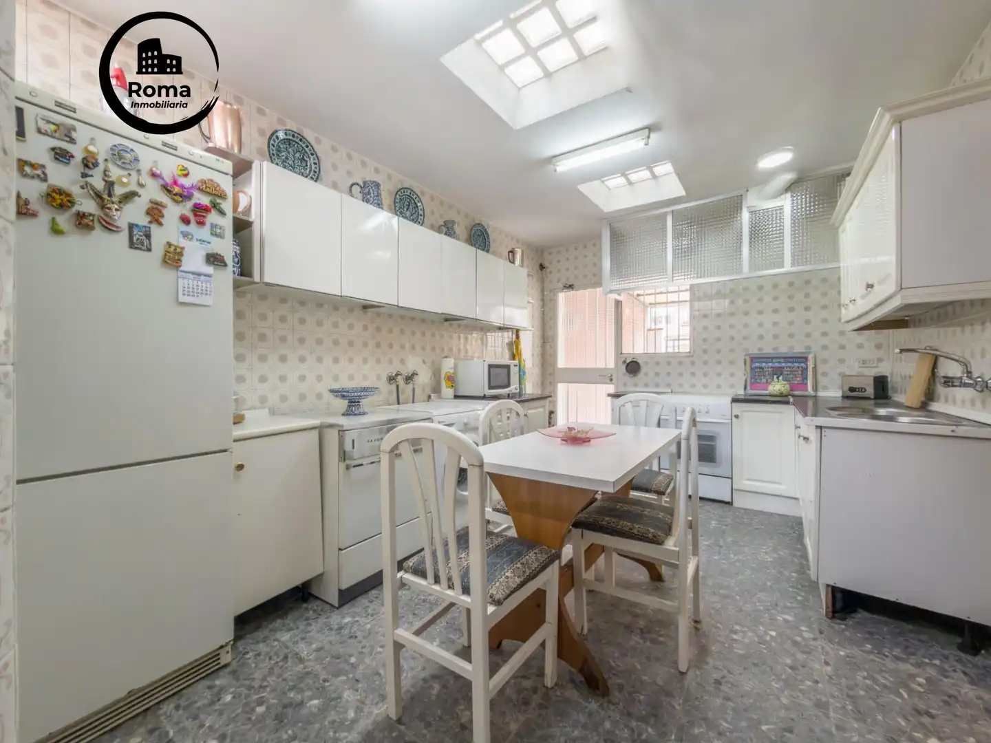 Cuina de Casa adosada en venda en Granada amb Aire condicionat, Terrassa i Moblat