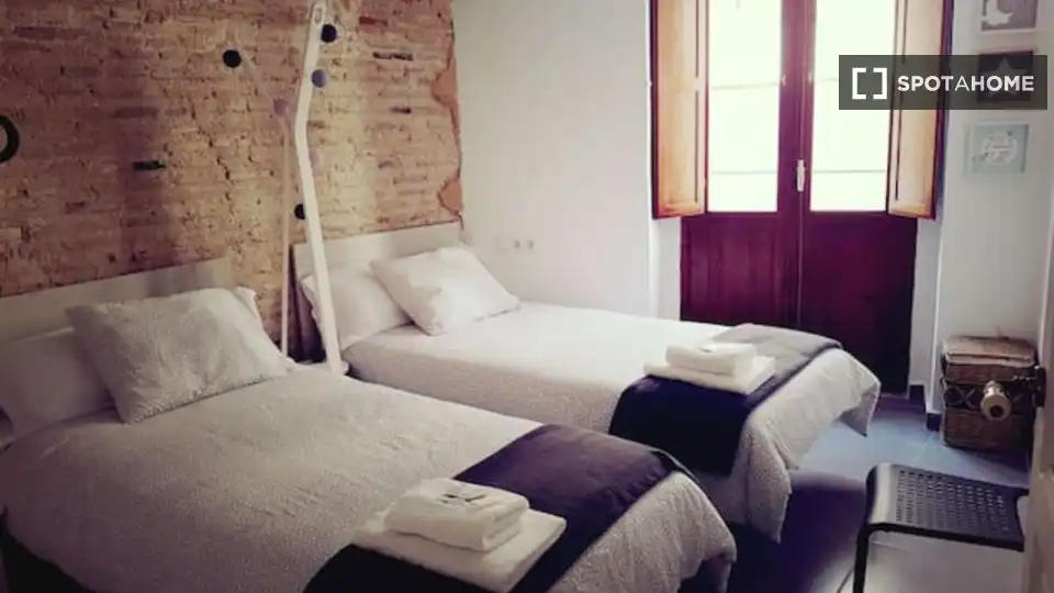 Habitación de Piso de alquiler en Valencia con Aire acondicionado, Calefacción y Amueblado