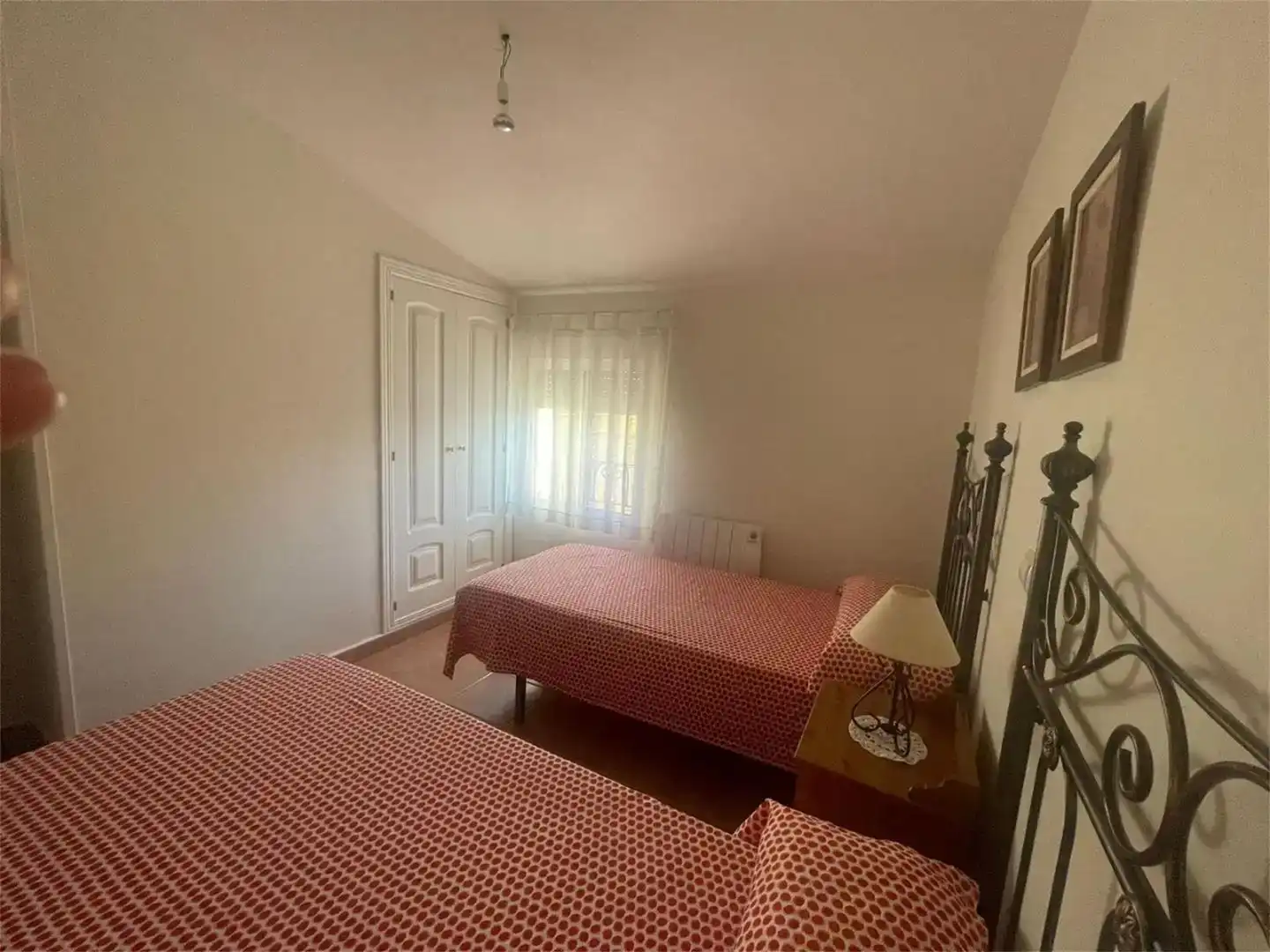 Dormitori de Casa adosada en venda en Alía amb Aire condicionat, Traster i Forn