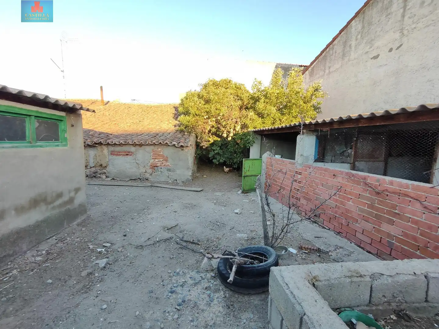 Houses for sale in Velayos  with Private garden and Storage room