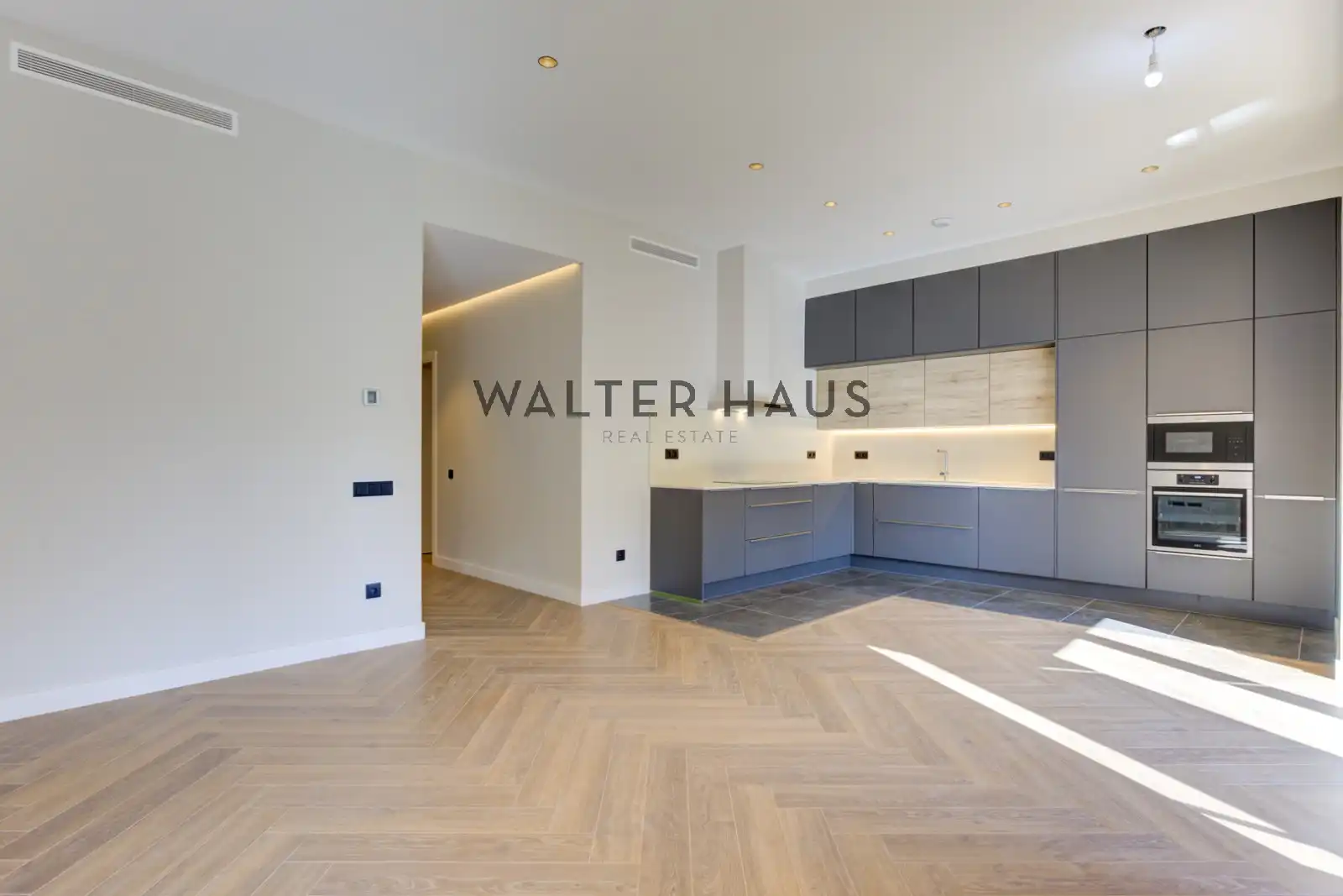 Kitchen of Flat for sale in Barcelona  with Air Conditioner, Heating and Oven