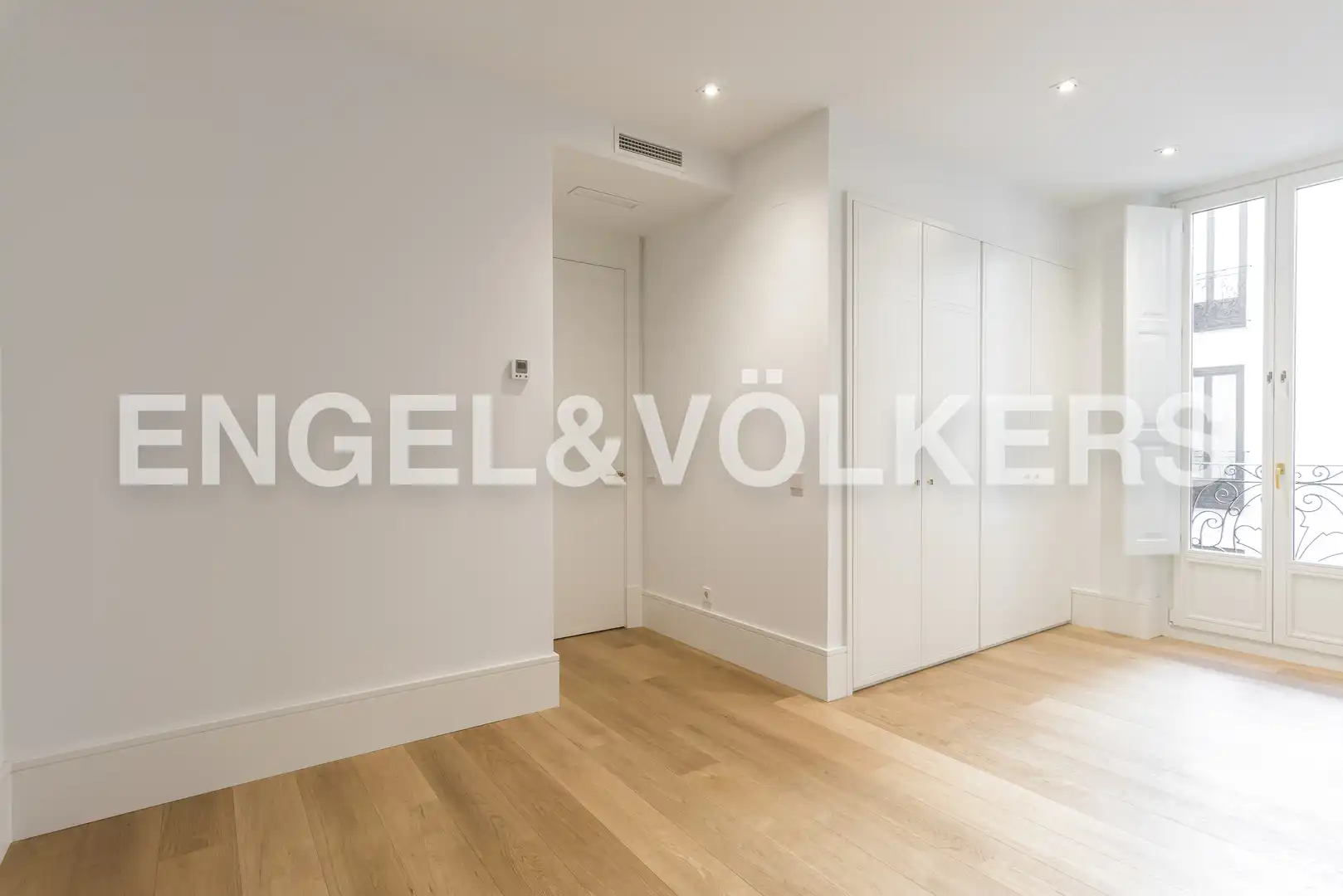Bedroom of Flat for rent in Madrid  with Air Conditioner, Heating and Storage room