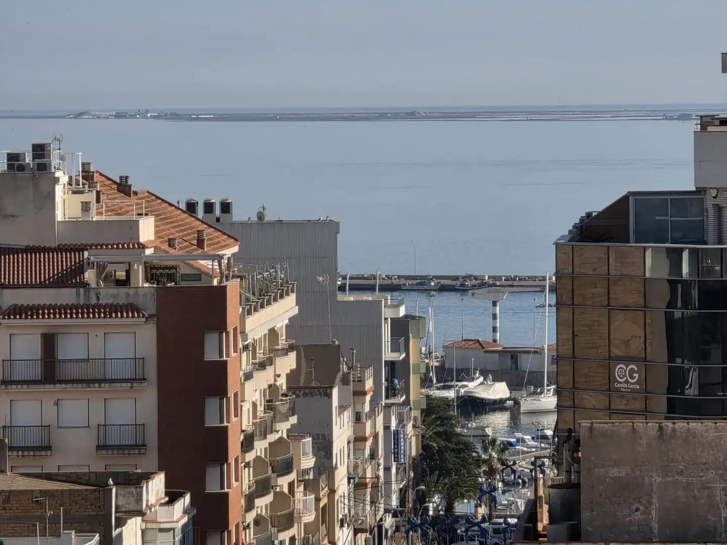 Vista exterior de Ático en venta en La Ràpita con Aire acondicionado, Terraza y Amueblado