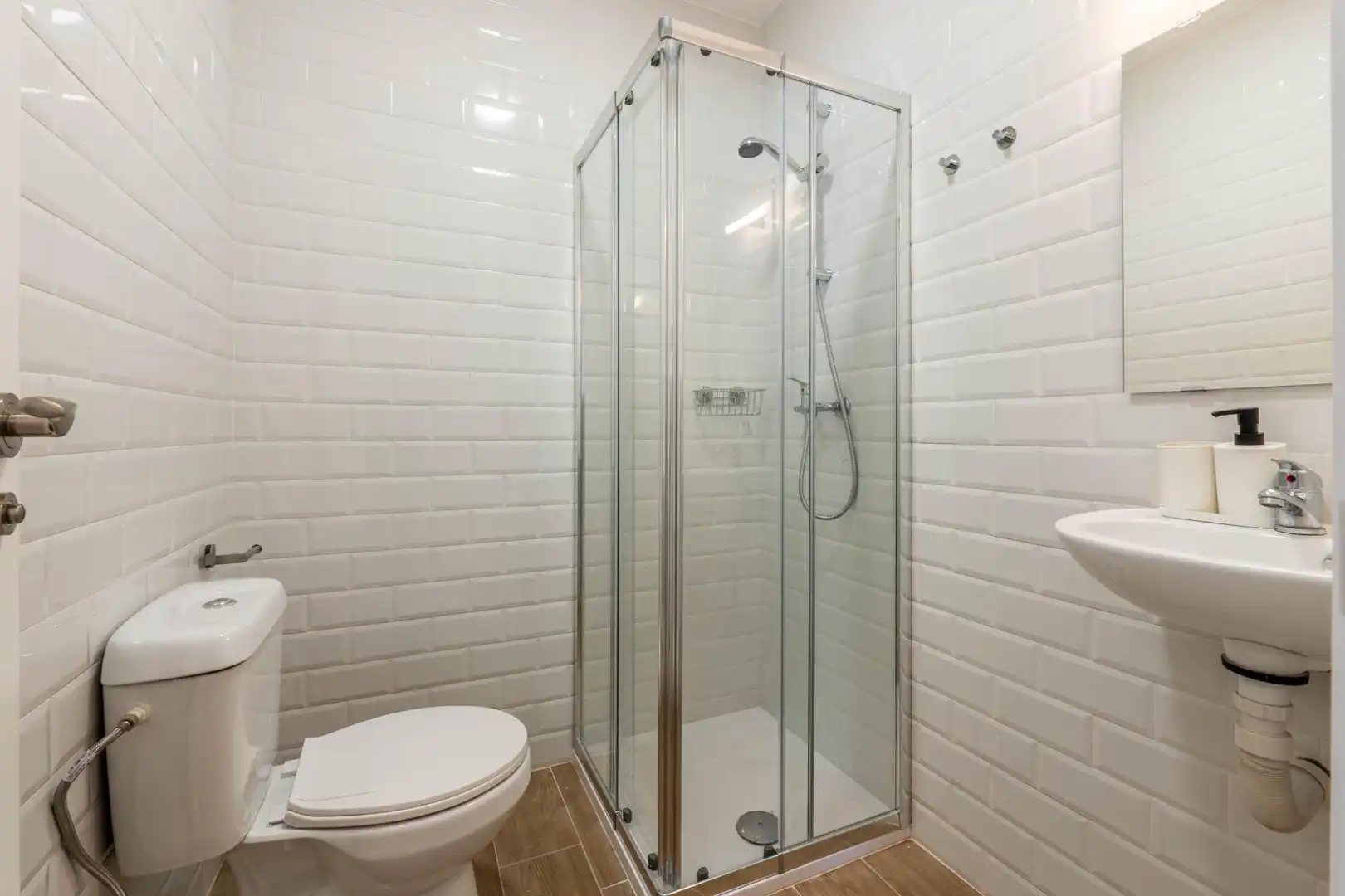 Bathroom of Flat for share in Granada  with Balcony
