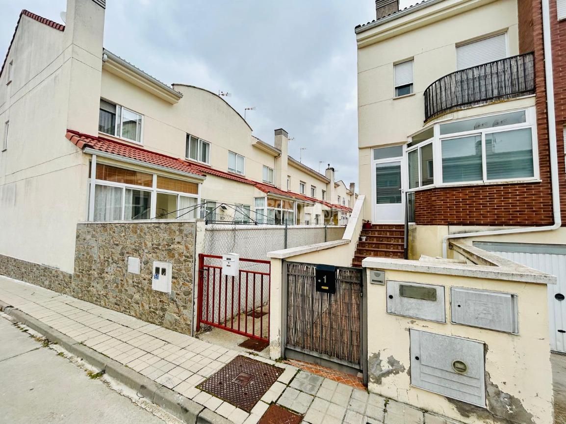 Exterior view of Single-family semi-detached for sale in Villanubla  with Private garden and Terrace