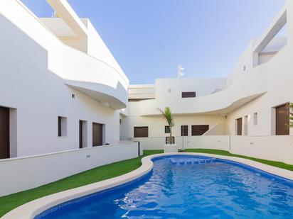 Piscina de Casa o xalet en venda en Orihuela amb Jardí privat, Terrassa i Piscina comunitària