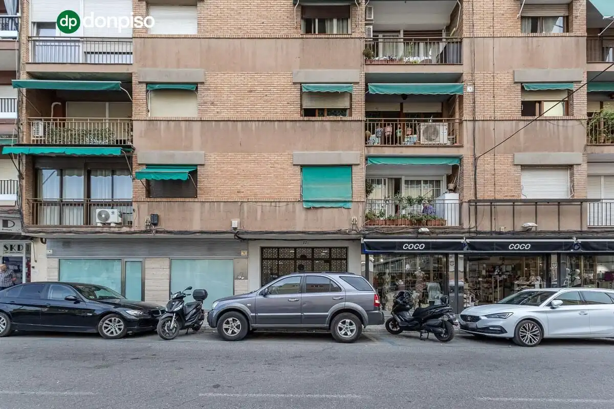 Außenansicht von Wohnung zum Verkauf in Granada mit Heizung und Terrasse