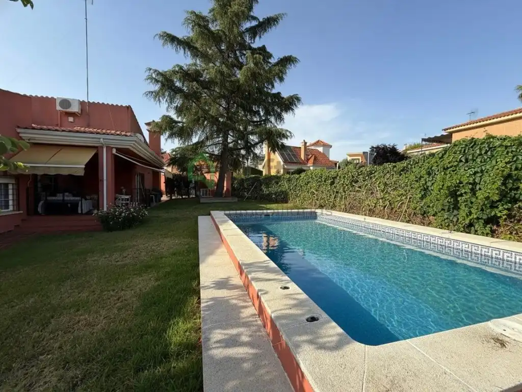 Piscina de Casa o xalet en venda en Badajoz amb Aire condicionat, Jardí privat i Piscina