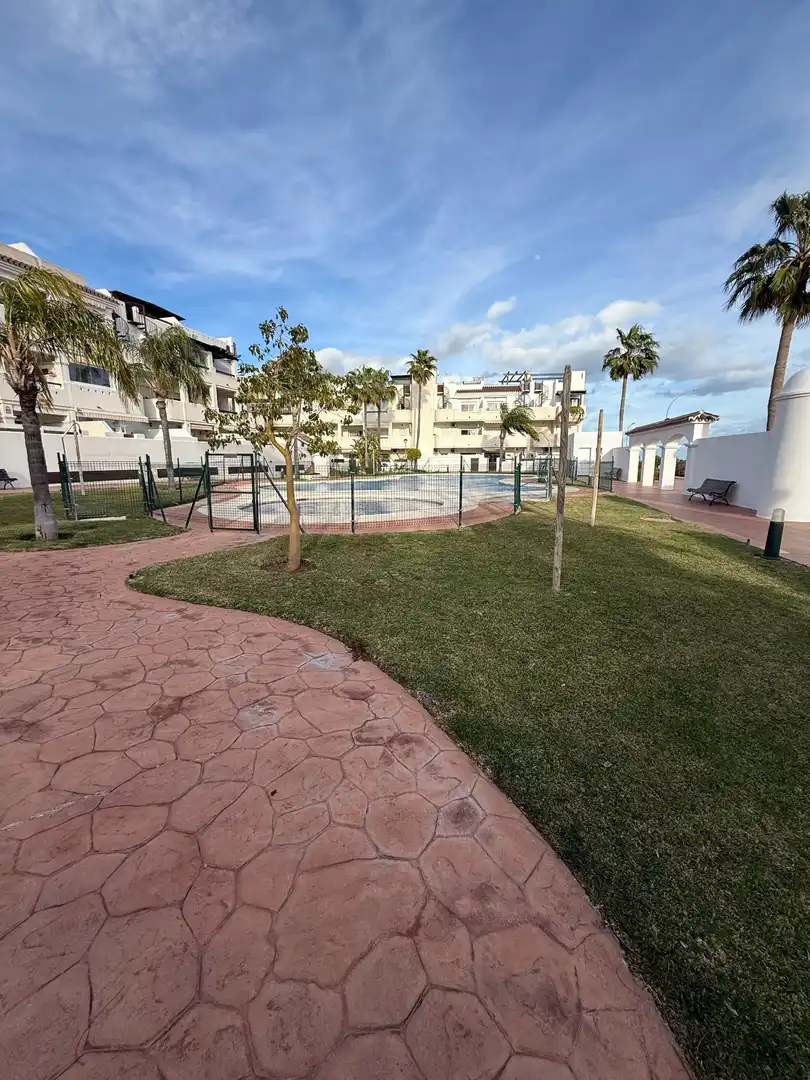 Vista exterior de Pis en venda en Benalmádena amb Aire condicionat i Piscina comunitària