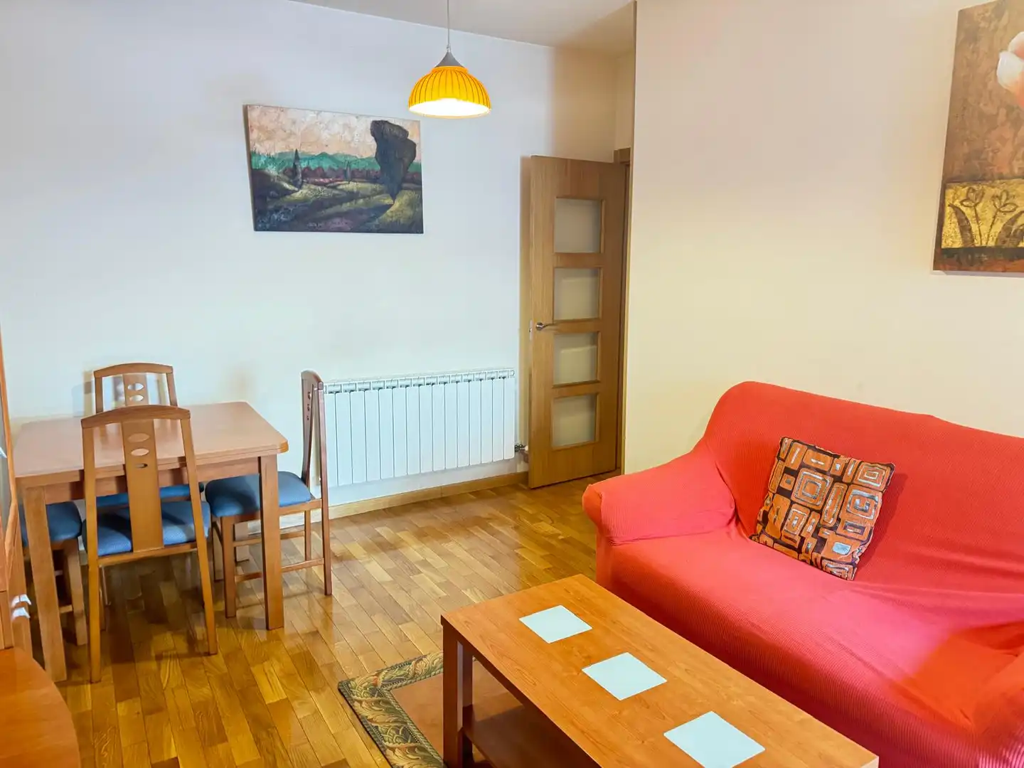 Sala d'estar de Pis en venda en León Capital  amb Calefacció, Terrassa i Traster