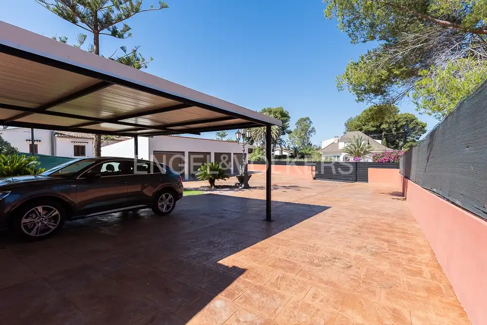 Terrassa de Casa o xalet en venda en Paterna amb Aire condicionat, Calefacció i Jardí privat