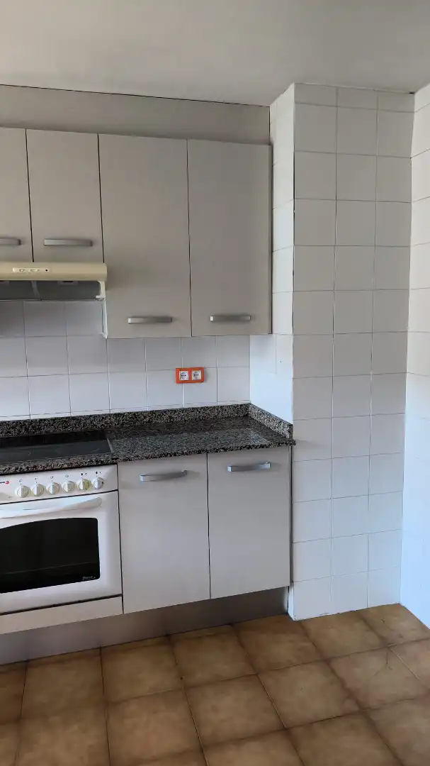 Cuina de Pis en venda en Igualada amb Calefacció, Terrassa i Forn
