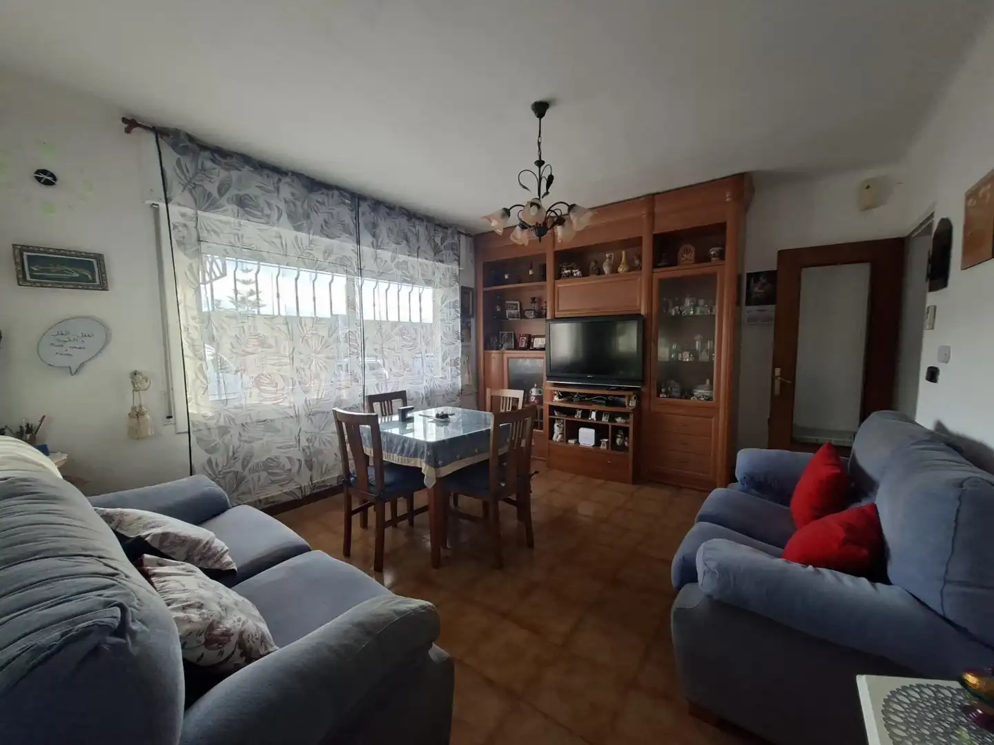 Living room of Flat for sale in Figueres  with Furnished