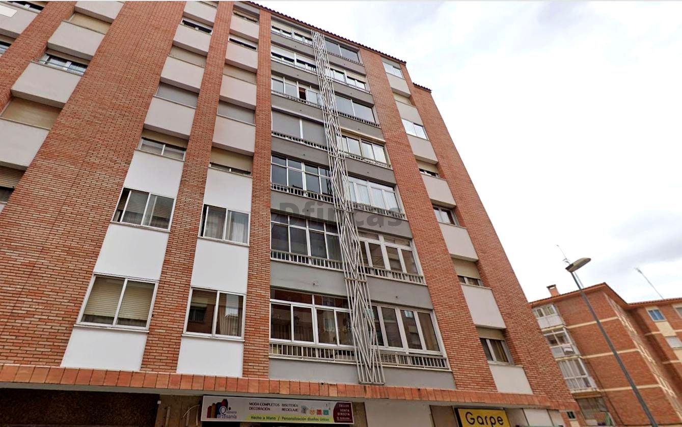 Flat for sale in De Aragón, Ensanche - Fuenfresca