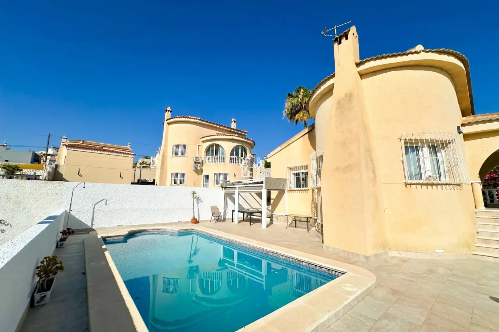 Vista exterior de Casa o xalet de lloguer en Rojales amb Aire condicionat, Jardí privat i Terrassa
