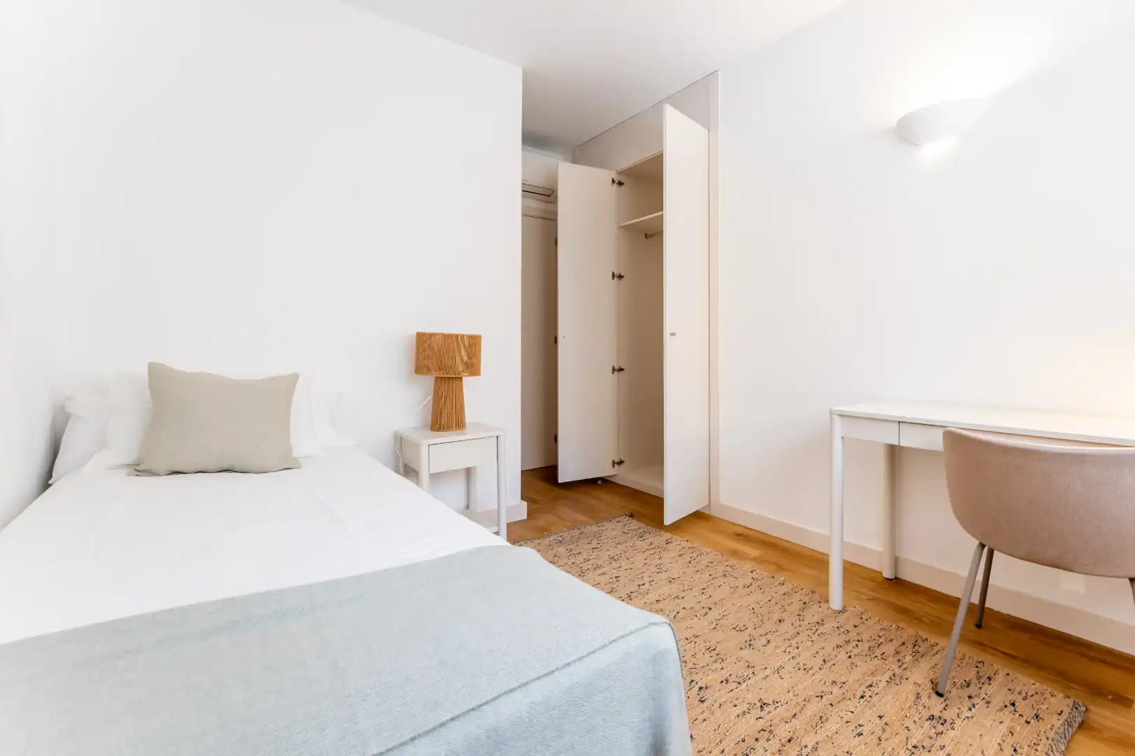 Dormitori de Pis de lloguer en Madrid amb Aire condicionat, Calefacció i Parquet