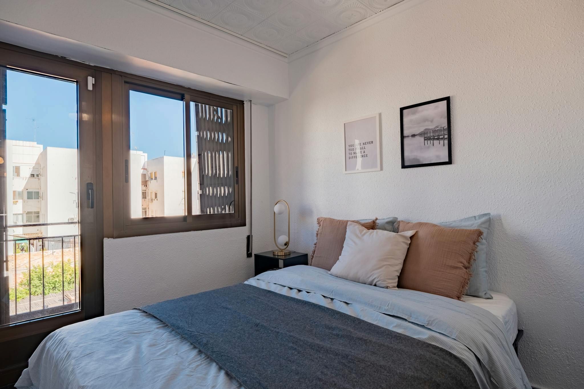 Bedroom of Flat for share in  Valencia Capital  with Washing machine