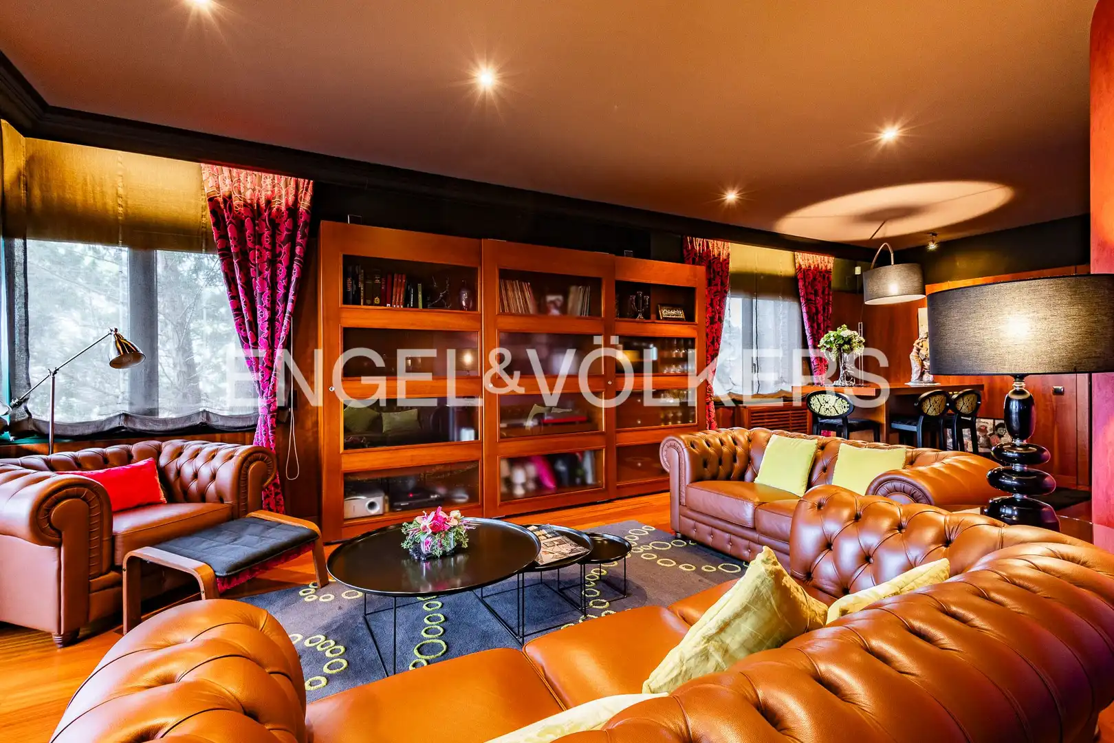 Living room of Houses for sale in Sant Cugat del Vallès  with Heating, Private garden and Parquet flooring