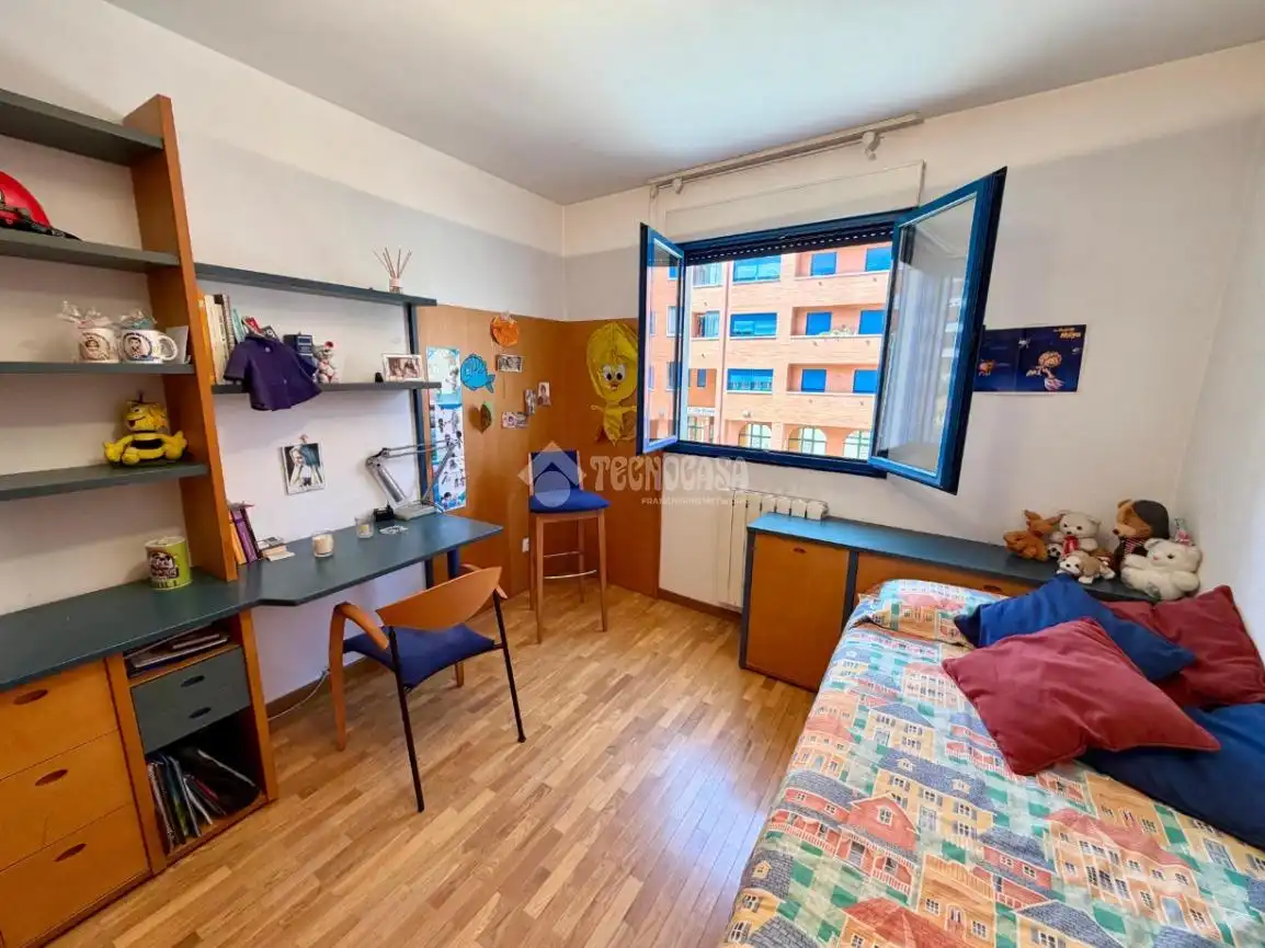 Dormitori de Pis en venda en León Capital  amb Calefacció, Parquet i Terrassa