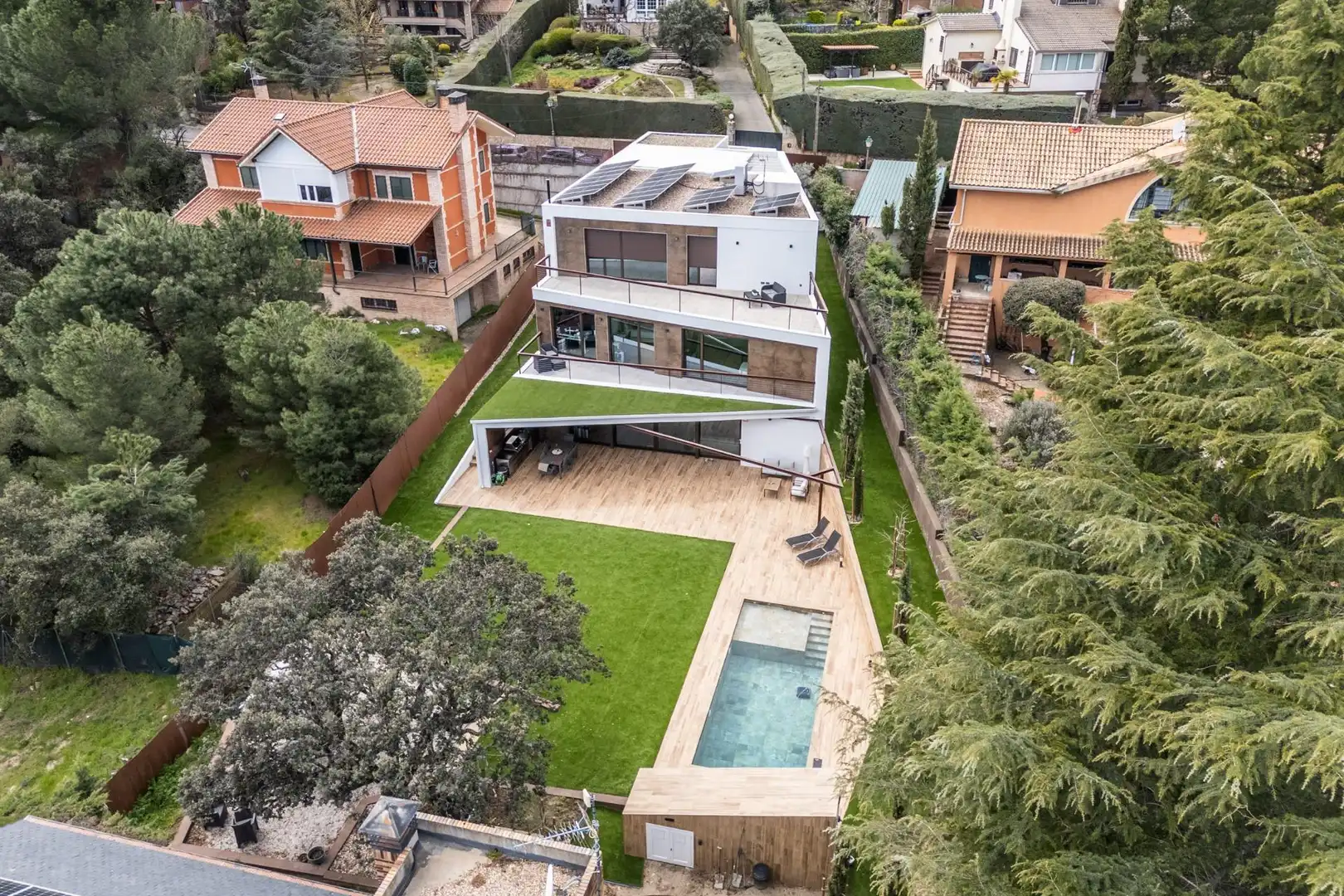 Vista exterior de Casa o xalet en venda en Torrelodones amb Aire condicionat, Calefacció i Jardí privat