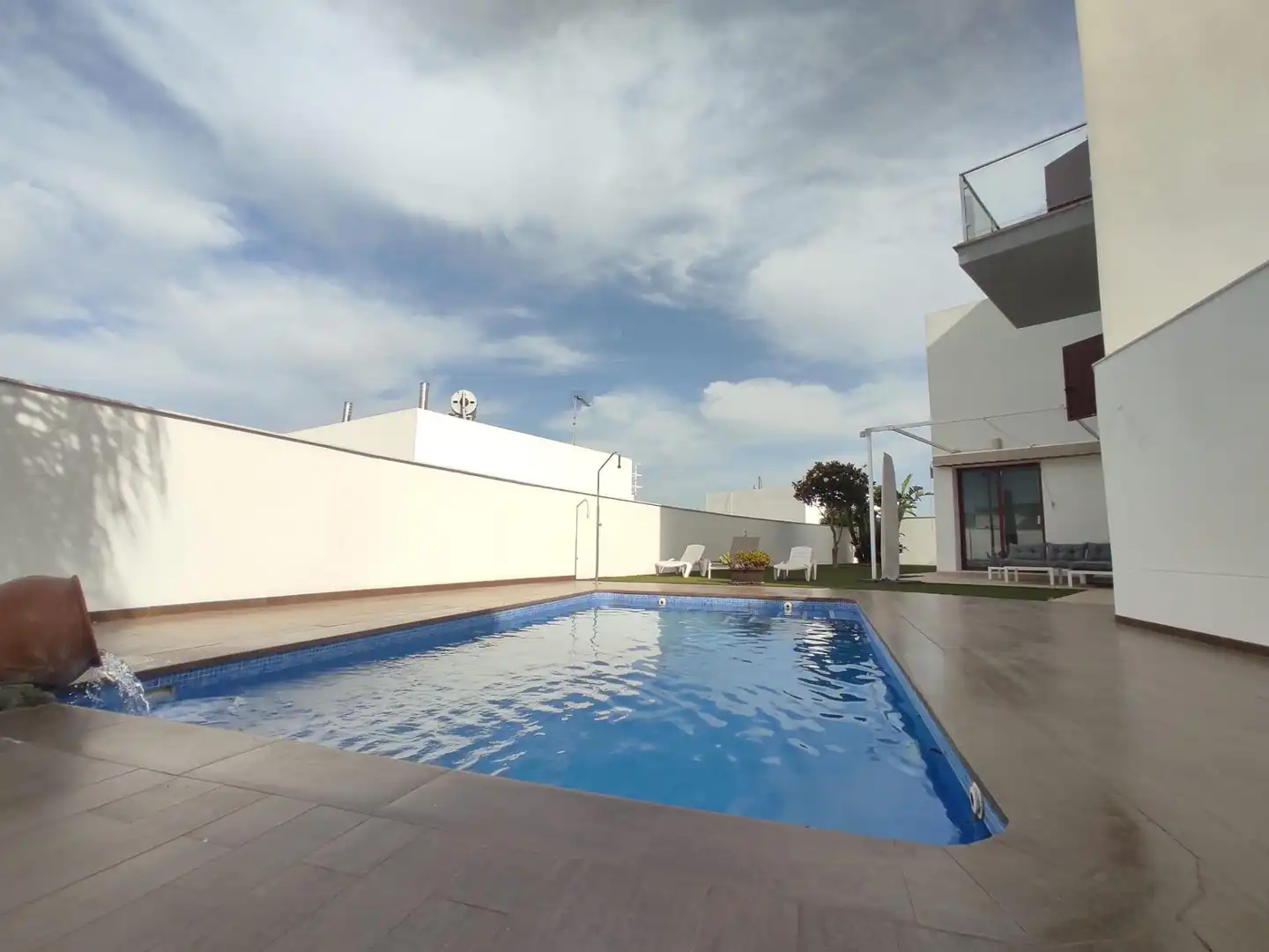 Piscina de Casa o chalet de alquiler en Montequinto con Aire acondicionado, Calefacción y Jardín privado