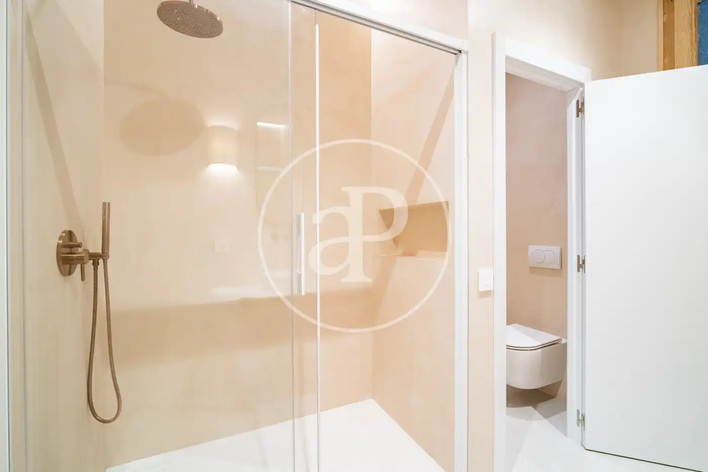 Baño de Piso en venta en Barcelona con Aire acondicionado, Calefacción y Terraza
