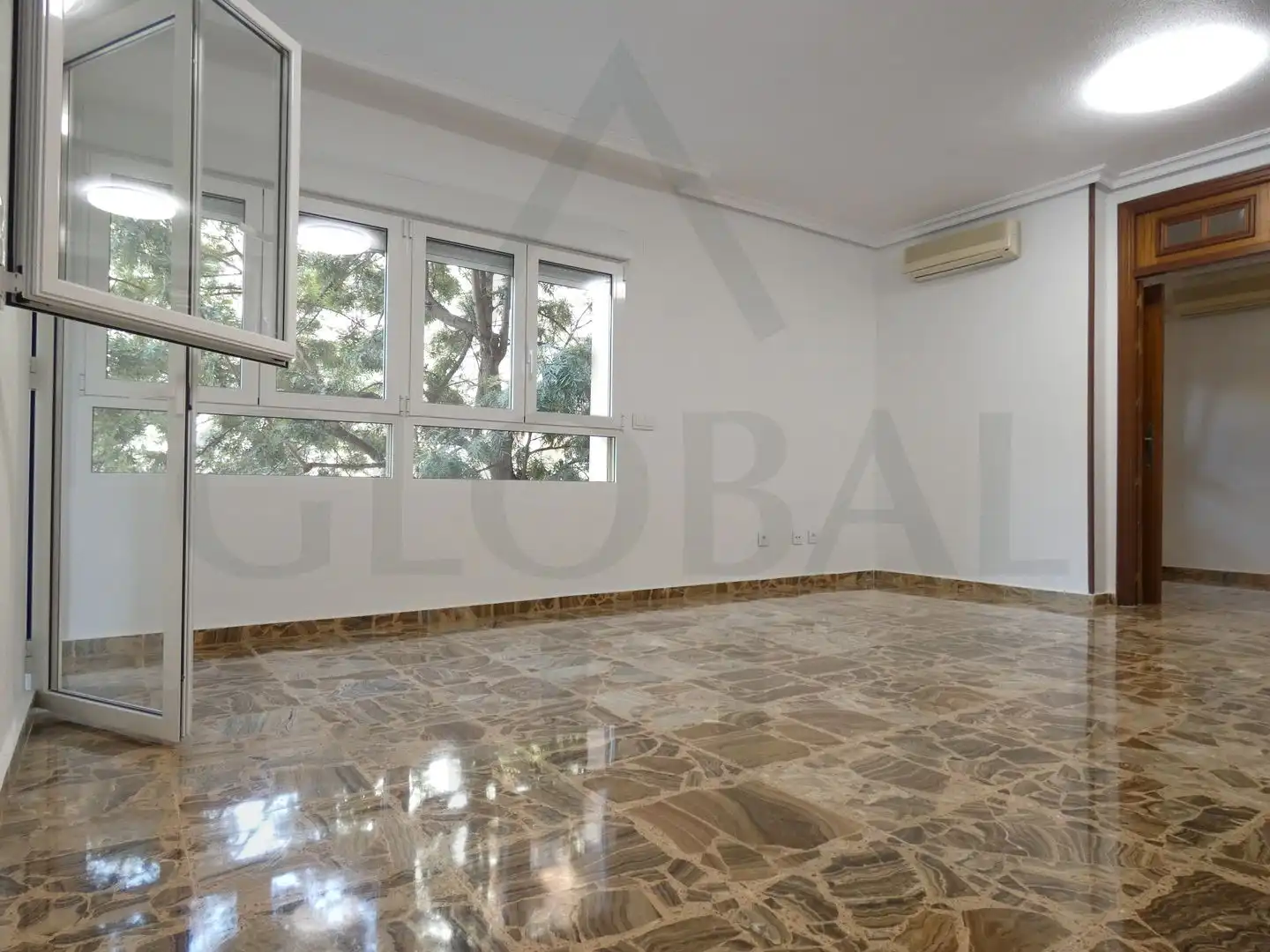 Flat for rent in Calle Ángel Bruna, 20, Ensanche