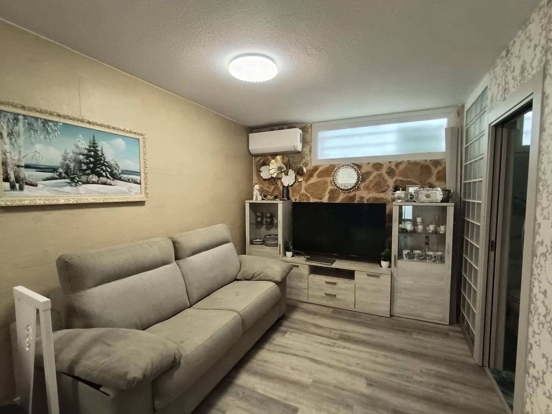 Sala de estar de Casa adosada en venta en Petrer con Aire acondicionado, Calefacción y Piscina comunitaria