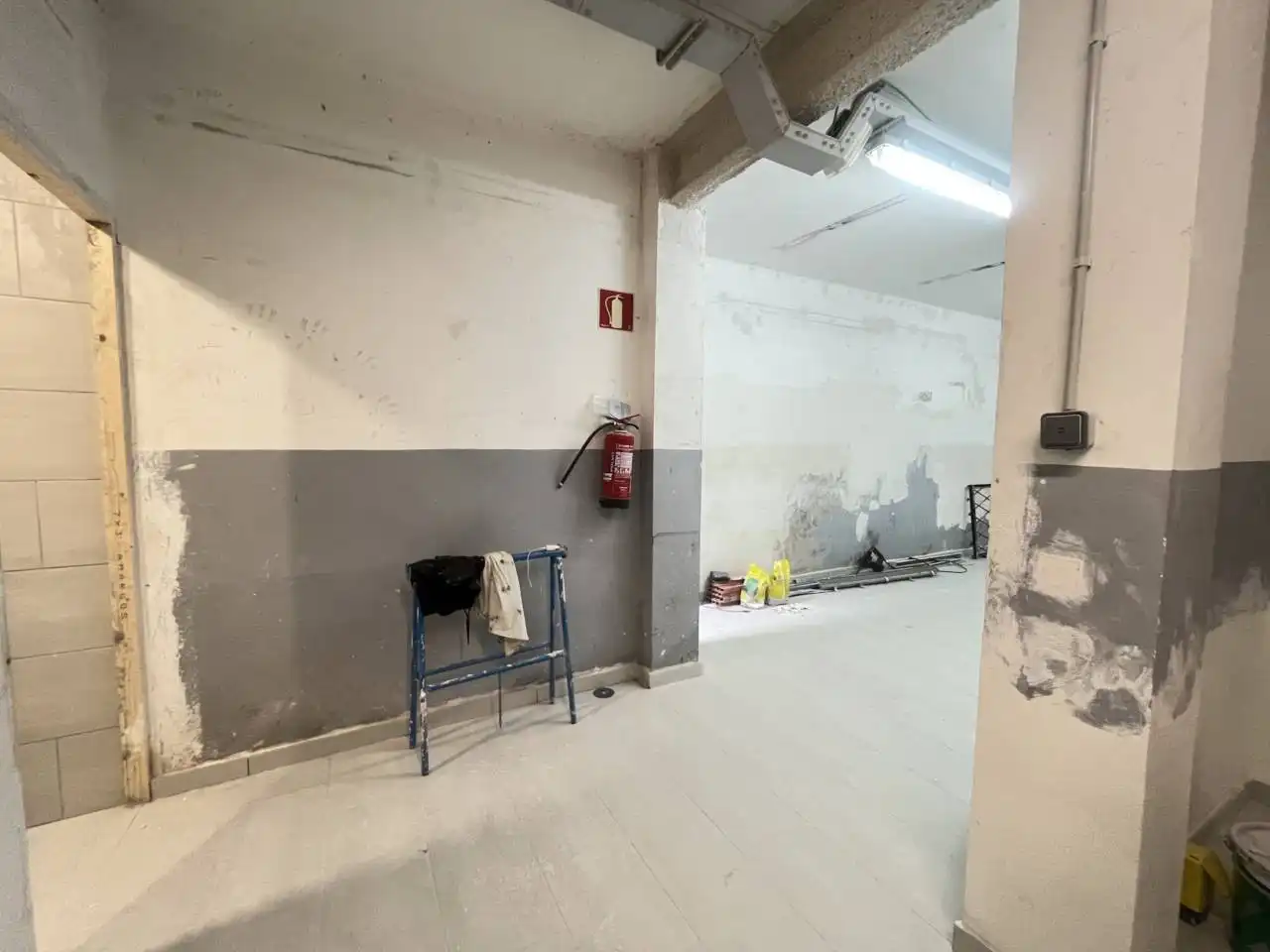 Local de lloguer en L'Hospitalet de Llobregat amb Aire condicionat i Alarma