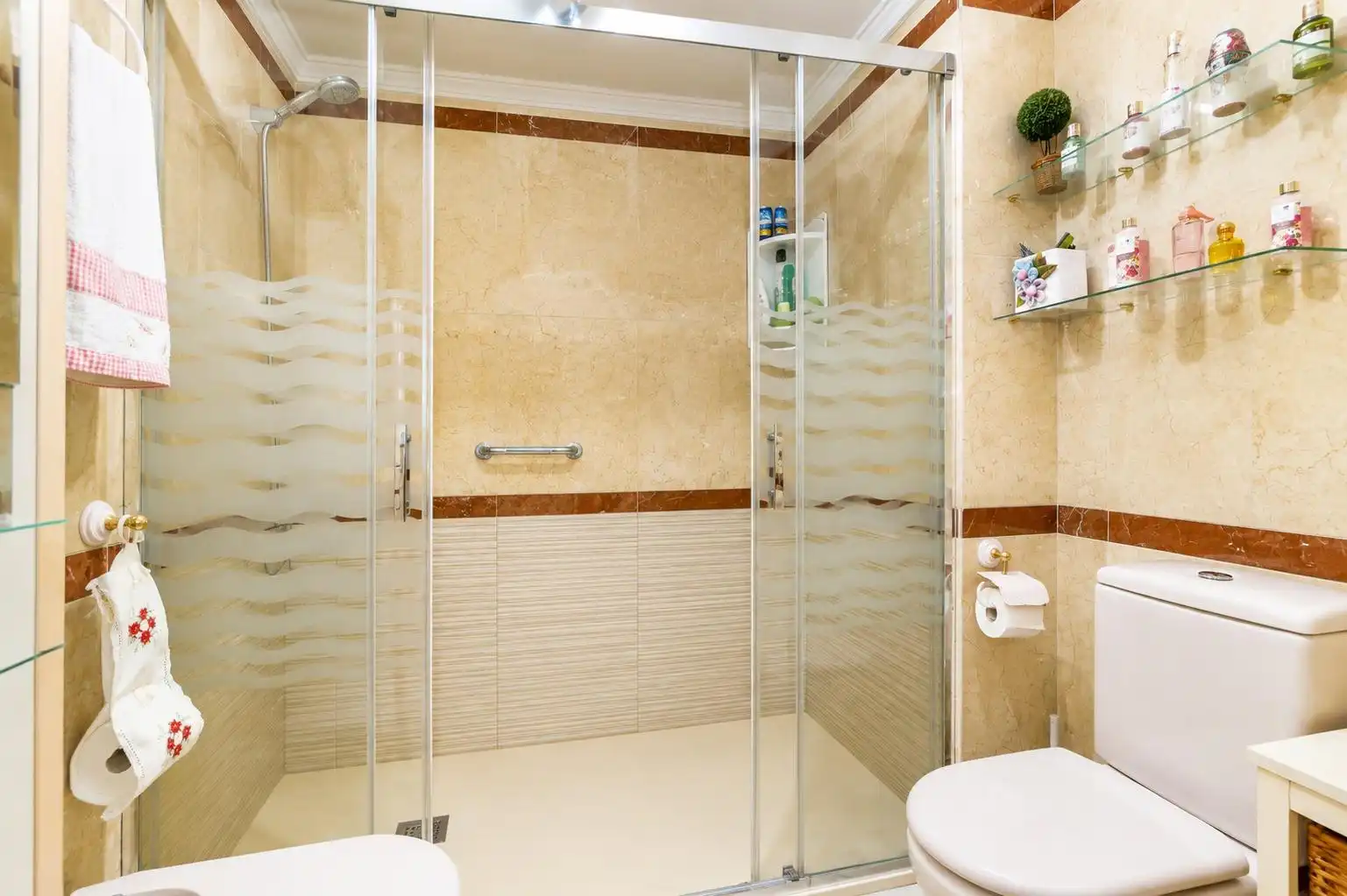 Bany de Apartament en venda en Estepona amb Terrassa