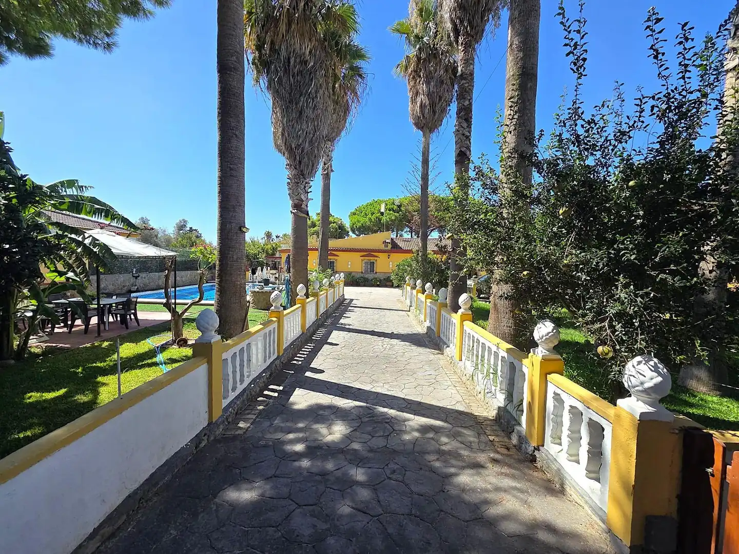 Außenansicht von Haus oder Chalet zum Verkauf in Chiclana de la Frontera mit Privatgarten, Abstellraum und Schwimmbad
