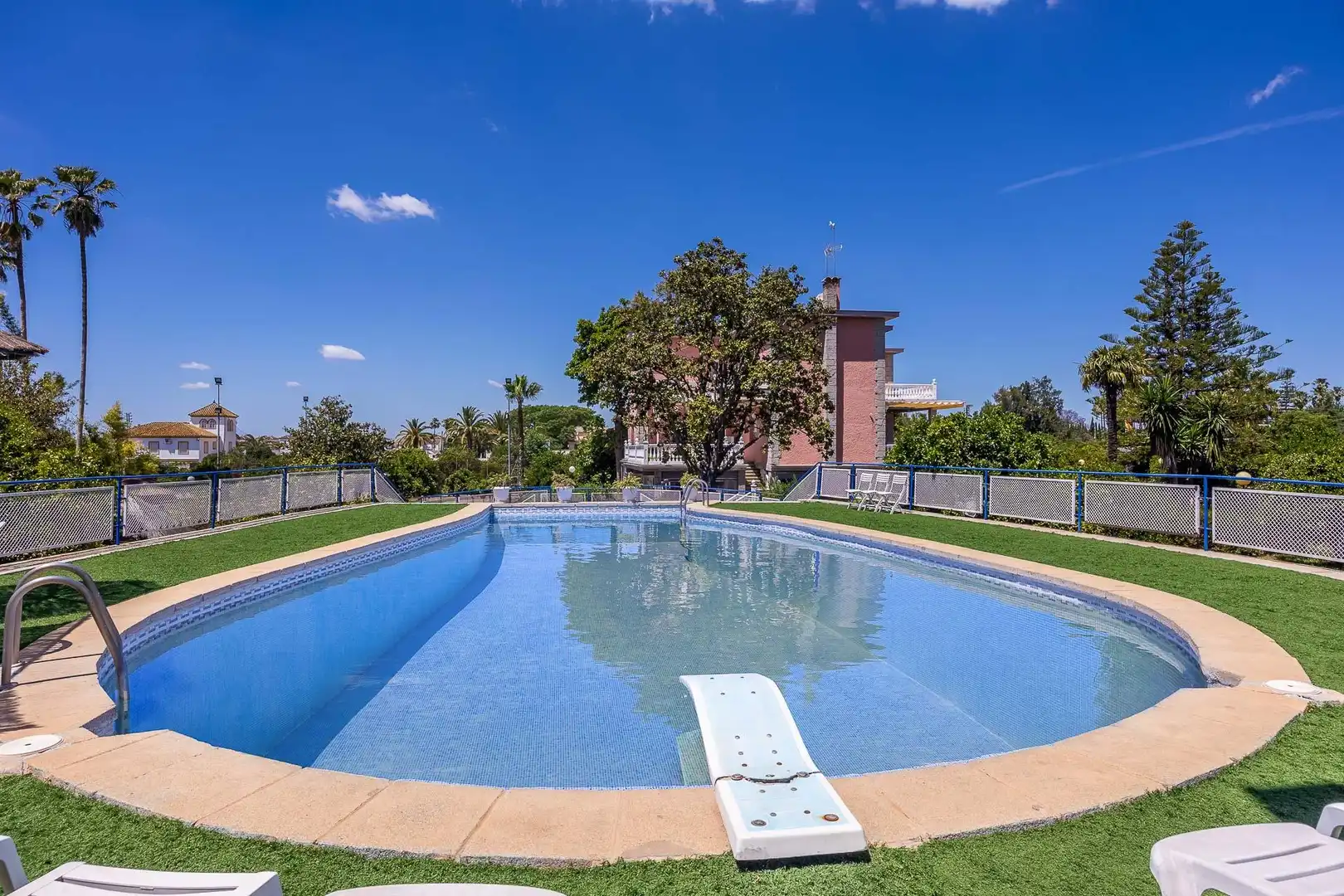 Piscina de Finca rústica en venda en Sanlúcar la Mayor amb Calefacció, Jardí privat i Terrassa