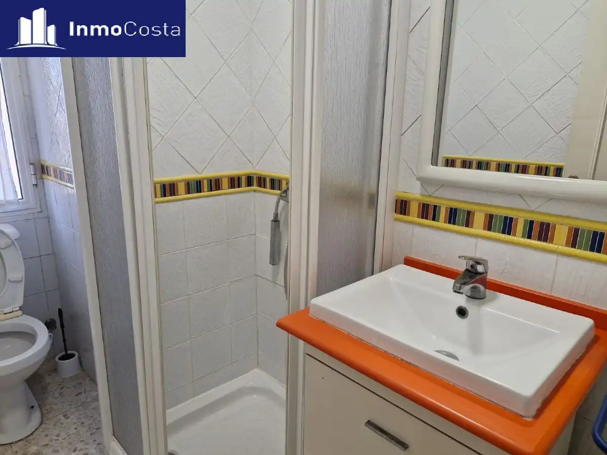 Bany de Pis en venda en La Línea de la Concepción amb Terrassa