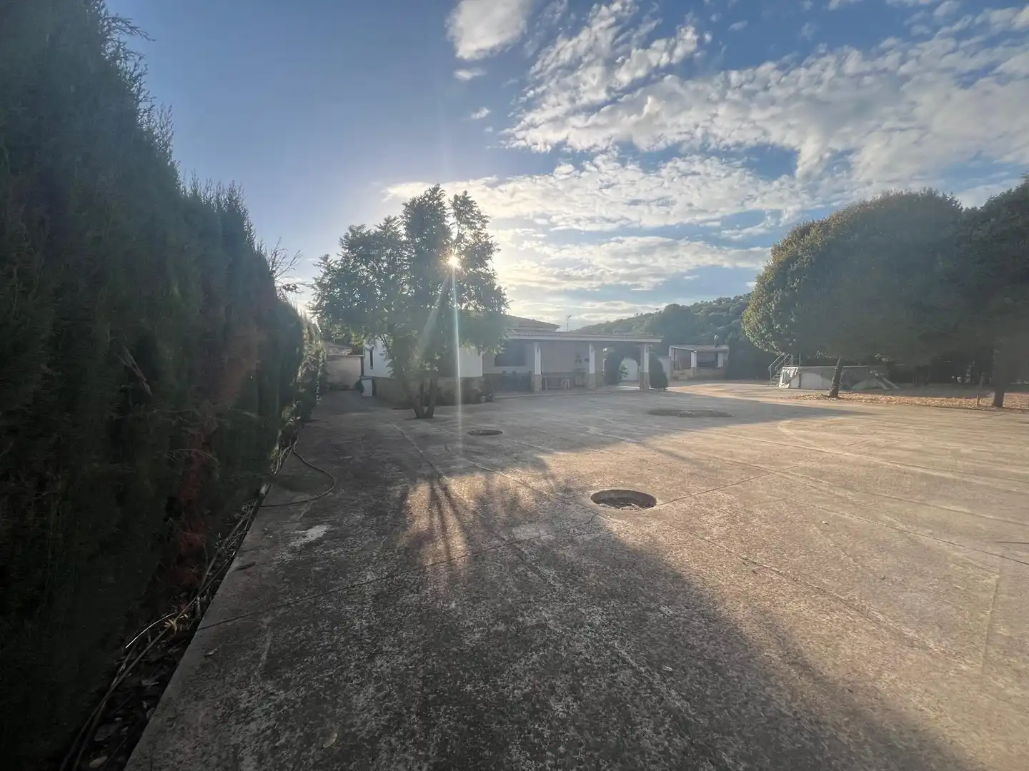 Aparcament de Finca rústica en venda en Almodóvar del Río amb Aire condicionat, Piscina i Alarma
