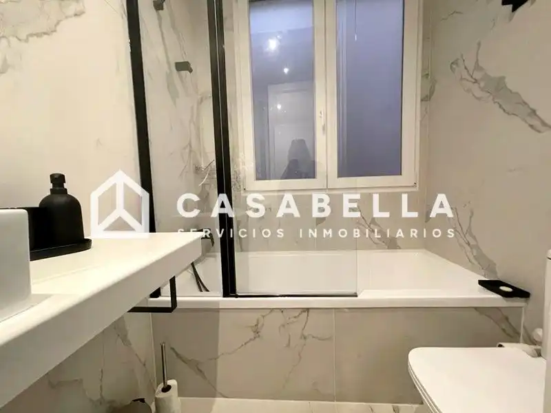 Bathroom of Flat for share in Valencia  with Air Conditioner, Heating and Furnished